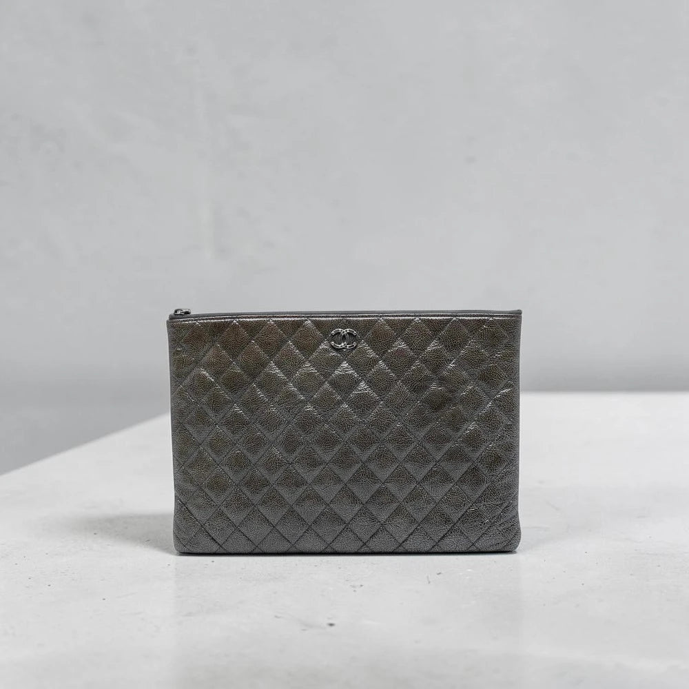 Chanel | Large Crinkled Patent O Case clutch bag