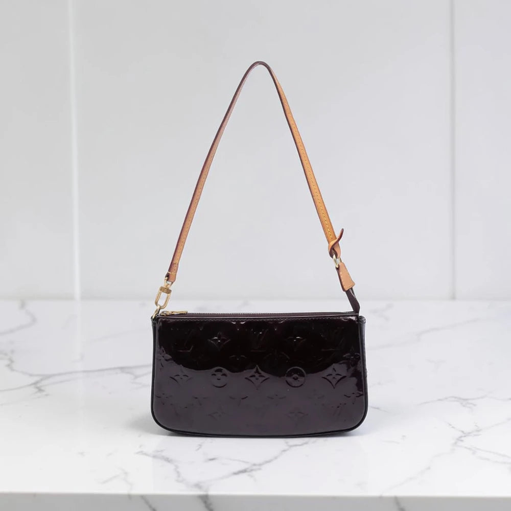 Louis Vuitton | 2013 Monogram Vernis Pochette Accessories shoulder bag