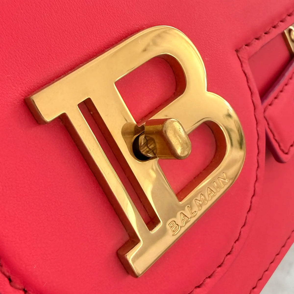 Balmain | Różowa skórzana torba na ramię B-Buzz 24