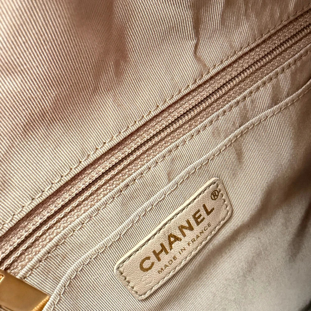 Chanel | 2015-2016 Medium Tabatière Tweed & Calfskin Kisslock Crossbody Bag