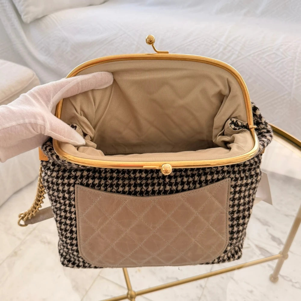 Chanel | 2015-2016 Medium Tabatière Tweed & Calfskin Kisslock Crossbody Bag