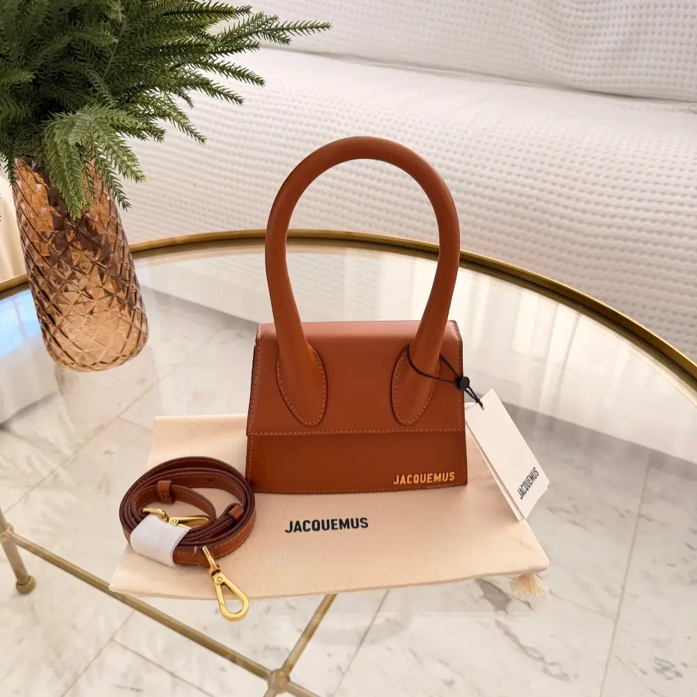Jacquemus | The Medium Chiquito Handbag in Tan