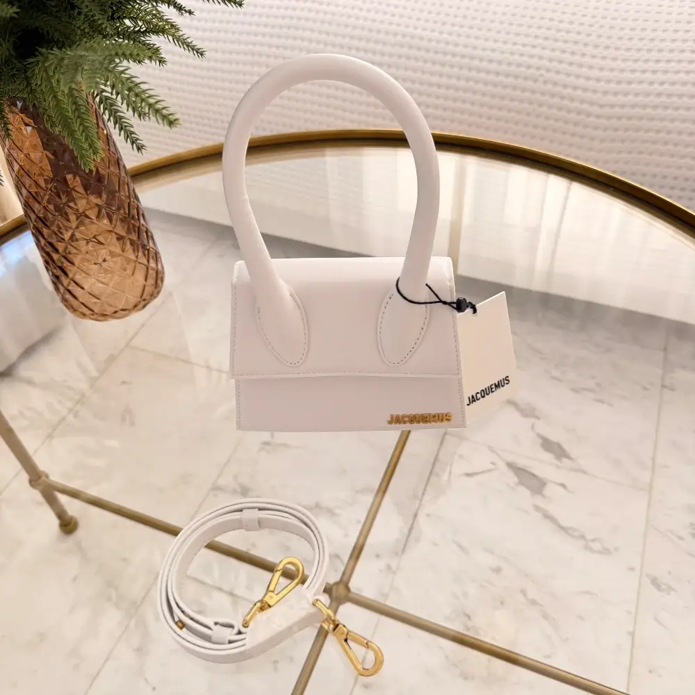 Jacquemus | The Medium Chiquito Handbag in White