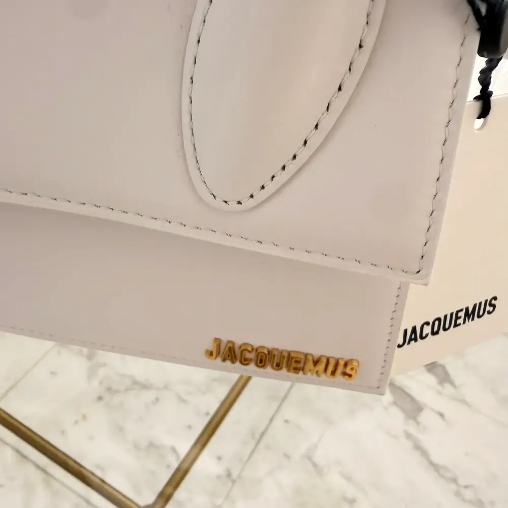 Jacquemus | The Medium Chiquito Handbag in White